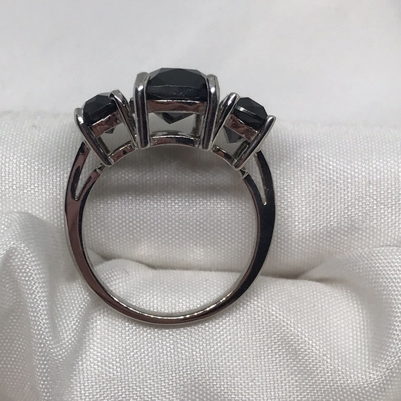 Black Spinel Elongated Cushion Cut Trilogy Ring - Picture 4 of 9